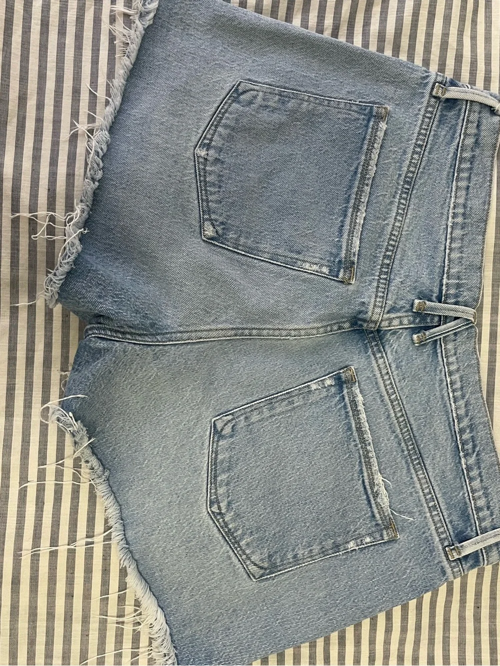 Good American 90’s cut off sz 8